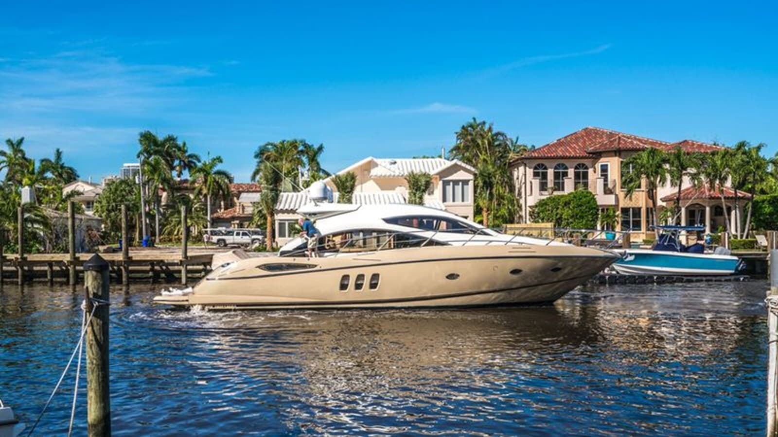 - — 2010 · 51.97' · 3 Cabins · Pre-Owned