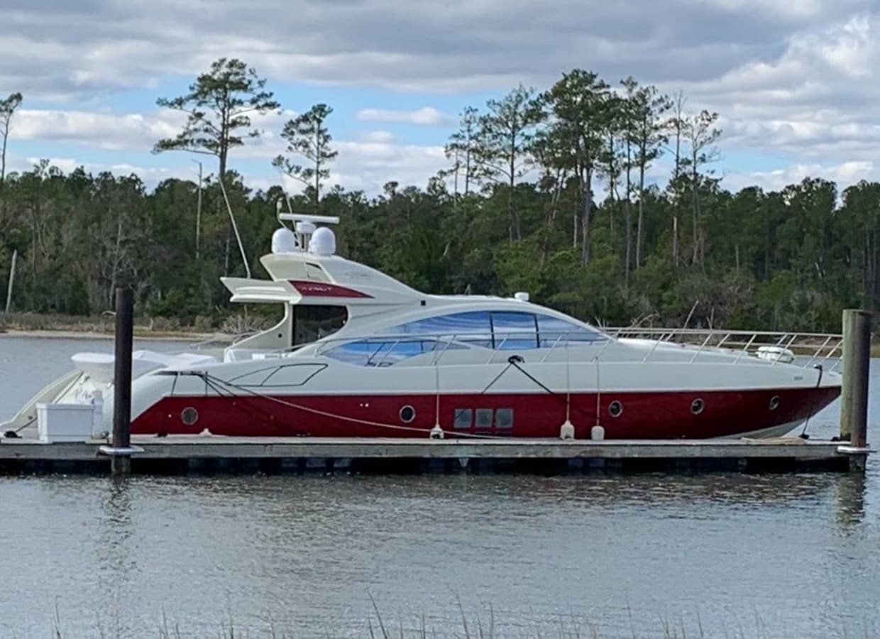 - — 2007 · 67.98' · 3 Cabins · Pre-Owned