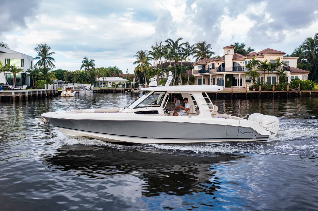 350 REALM — 2019 · 34.97' · 1 Cabin · Pre-Owned