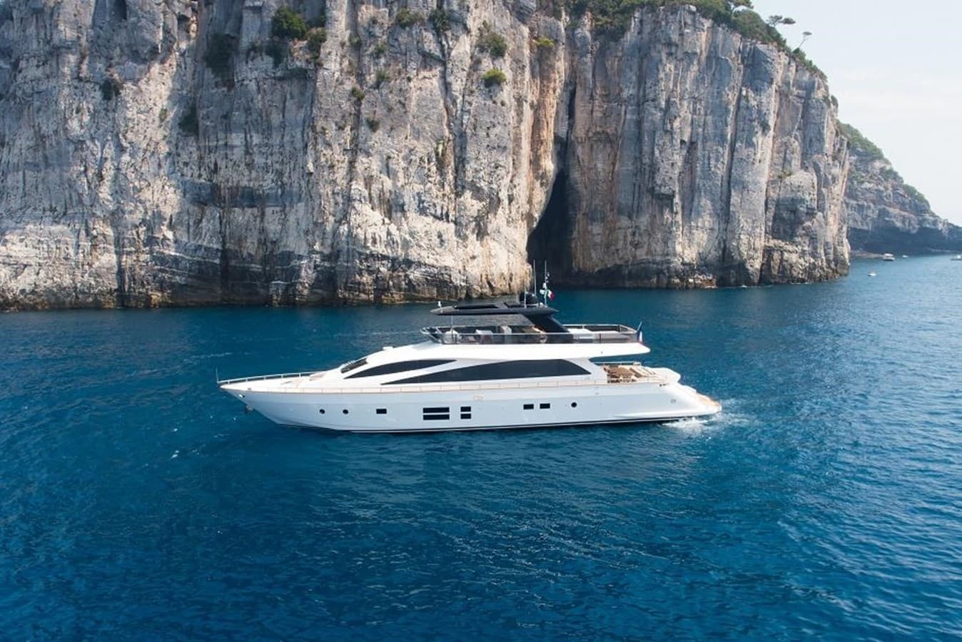VISIONARIA — 2016 · 94.65' · 4 Cabins · Pre-Owned