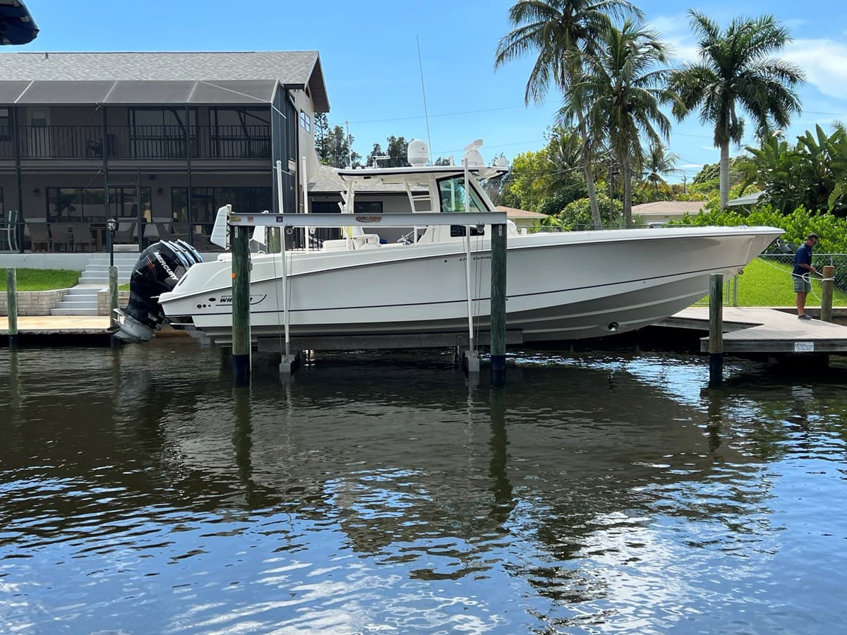 - — 2013 · 36.98' · 1 Cabin · Pre-Owned