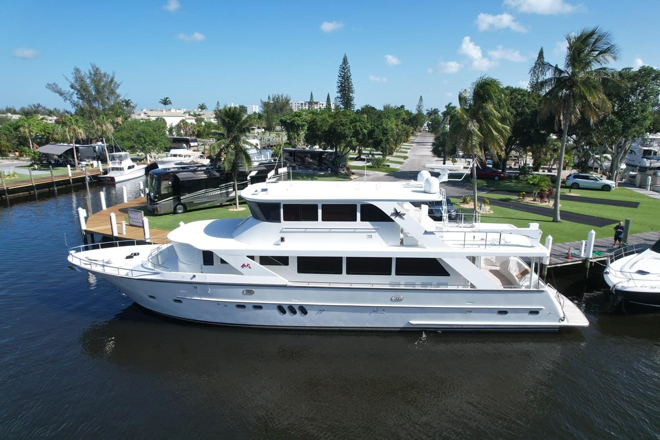 JEF82110L506 — 2006 · 81.99' · 4 Cabins · Pre-Owned
