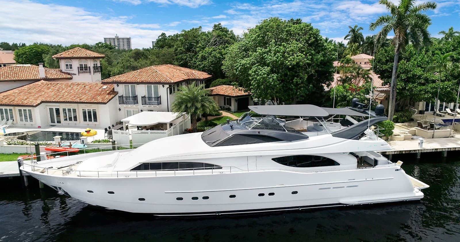 EL LADRILLO III — 2002 · 94' · 4 Cabins · Pre-Owned