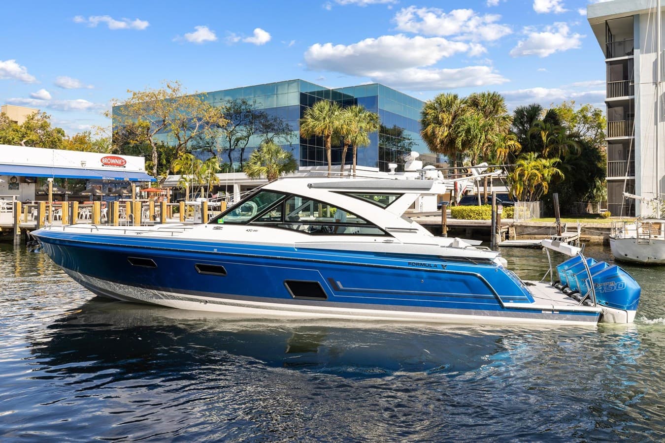 - — 2023 · 42.98' · 1 Cabin · Pre-Owned
