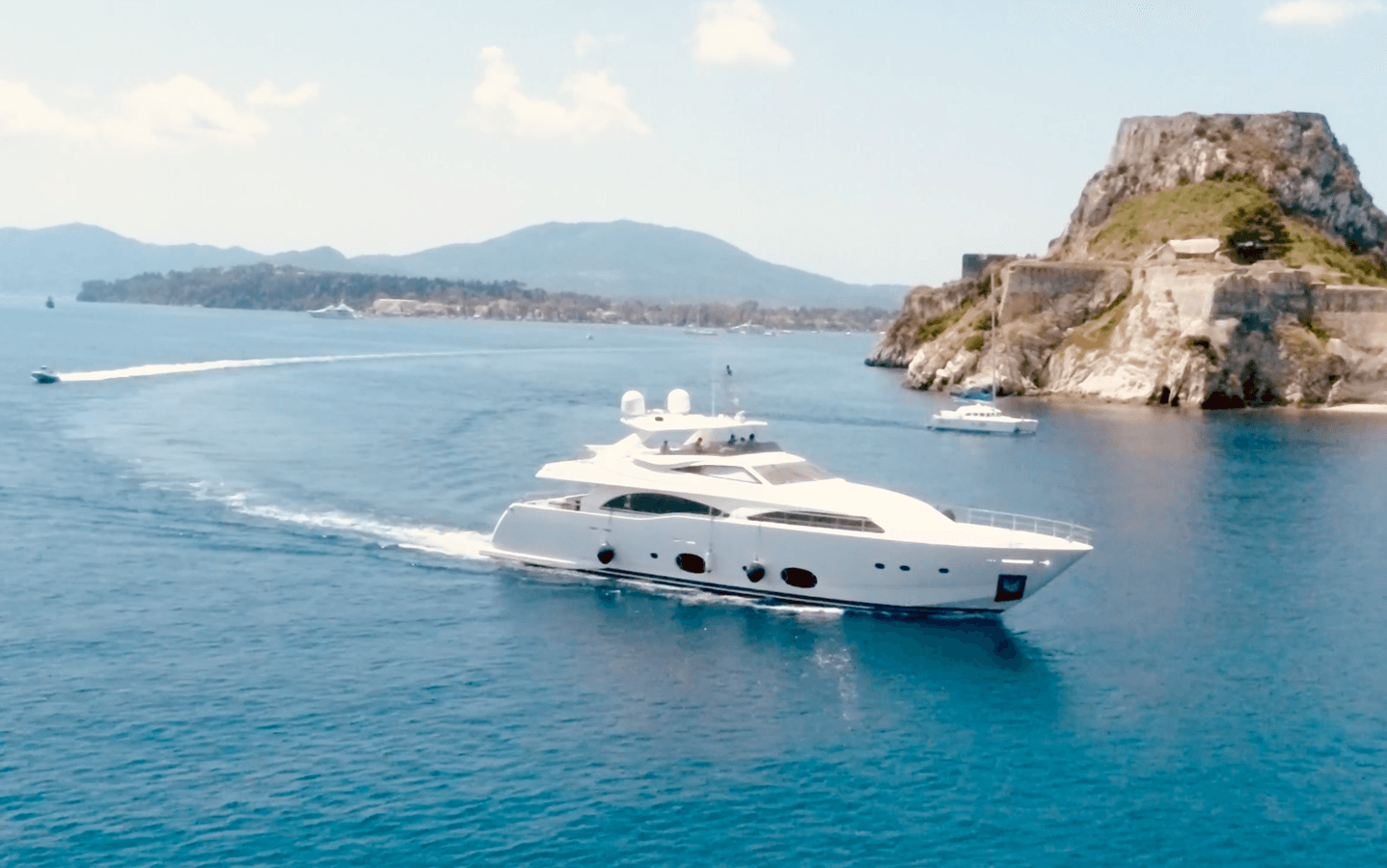 THIRTEEN — 2009 · 97.44' · 5 Cabins · Pre-Owned