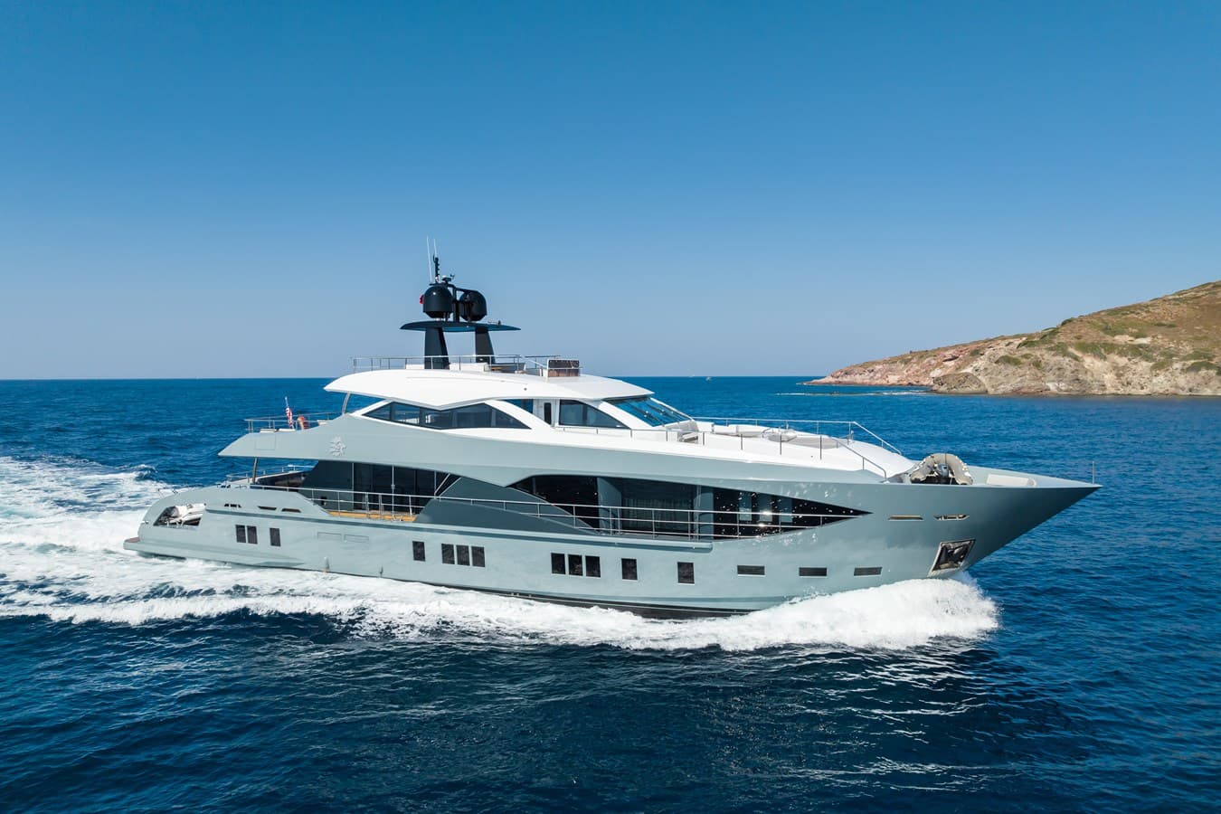 LEONIDAS — 2018 · 120.73' · 4 Cabins · Pre-Owned
