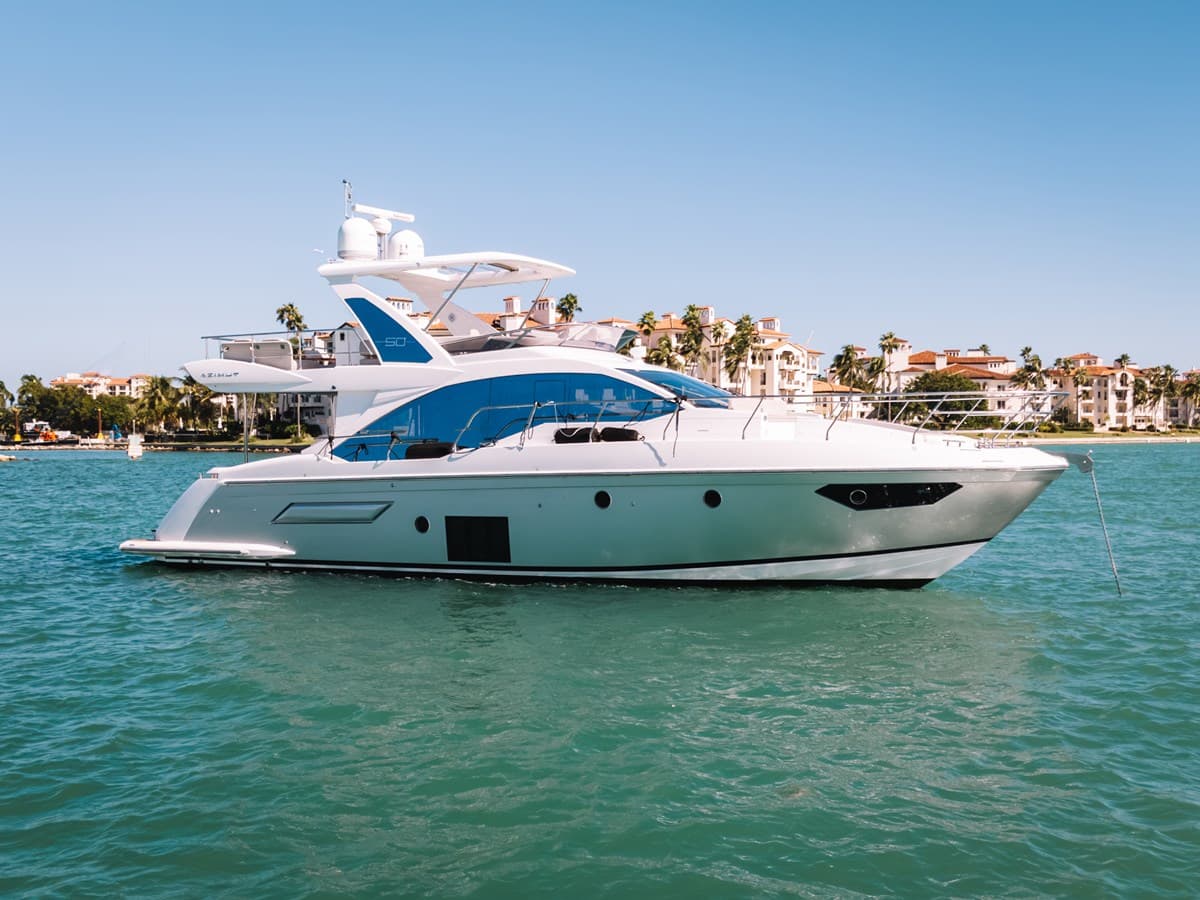 RELENTLESS — 2018 · 52.72' · 3 Cabins · Pre-Owned