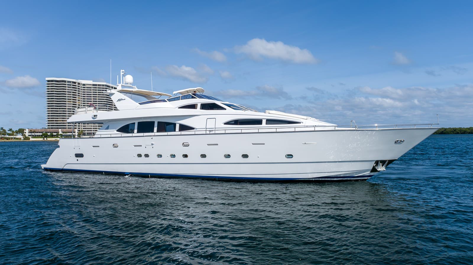 ENDLESS SUN — 1999 · 99.97' · 5 Cabins · Pre-Owned