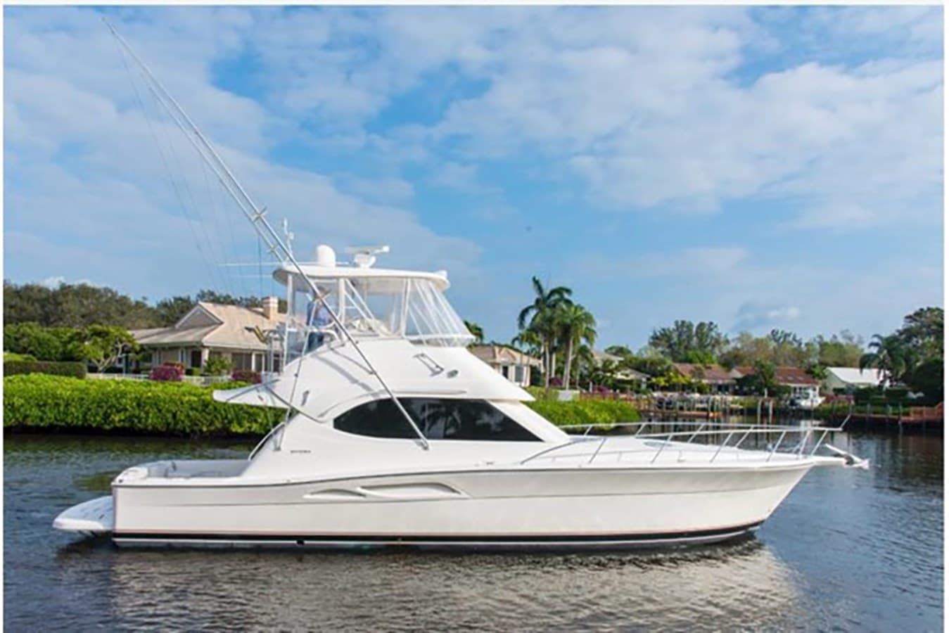 - — 2004 · 41.99' · 2 Cabins · Pre-Owned