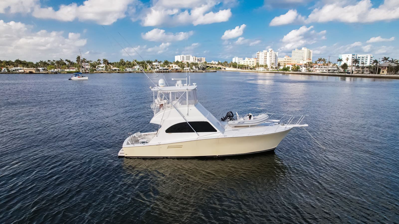 JUNIOR 2 — 2008 · 42.81' · 2 Cabins · Pre-Owned