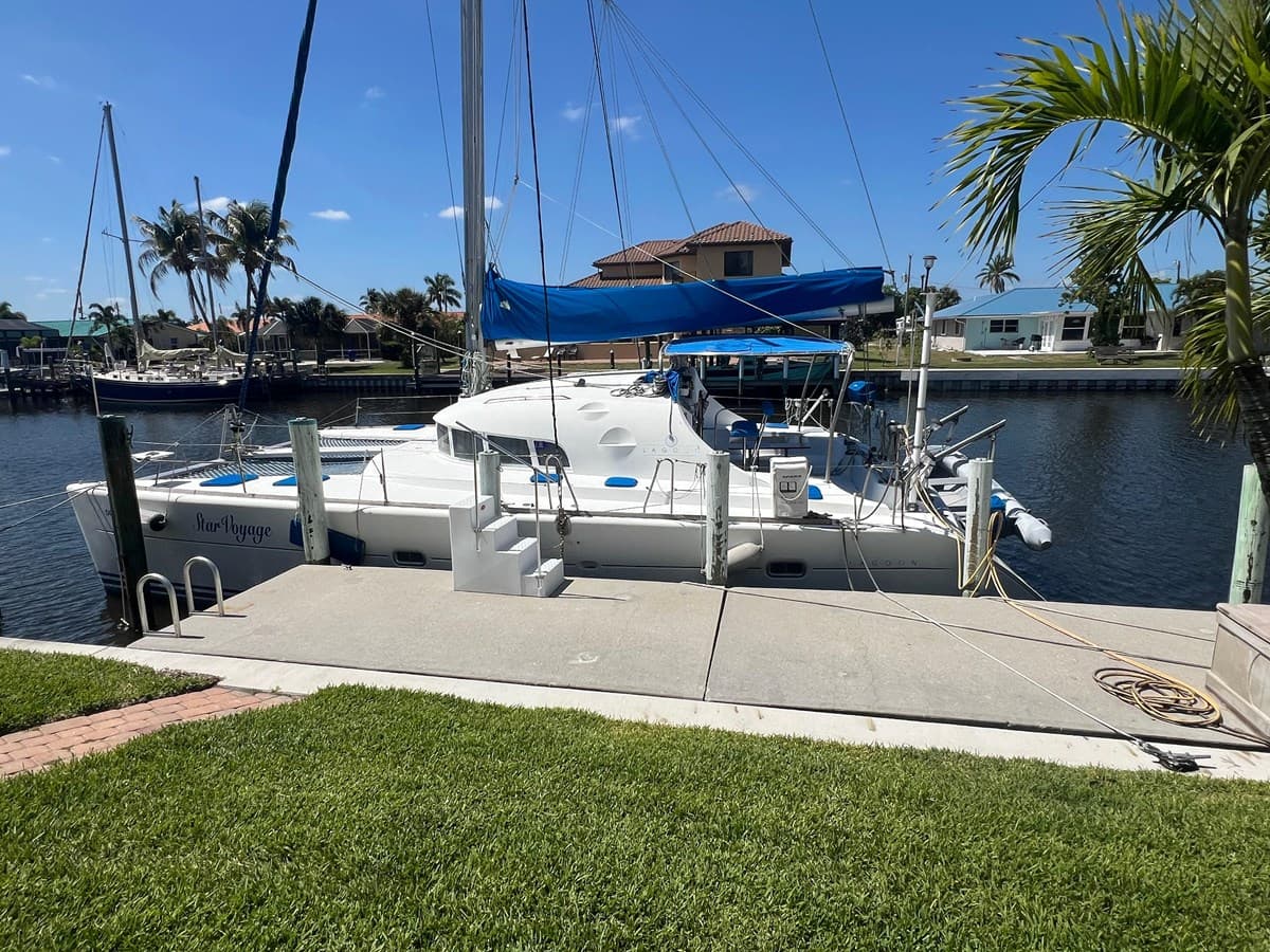 STAR VOYAGE — 2002 · 40.98' · 4 Cabins · Pre-Owned