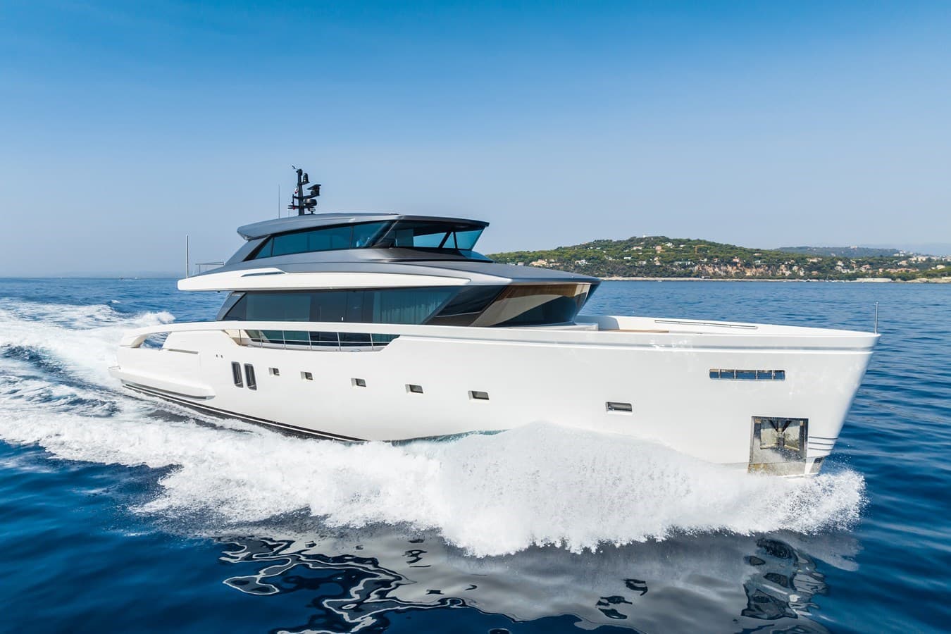 AMI — 2023 · 112.07' · 4 Cabins · Pre-Owned