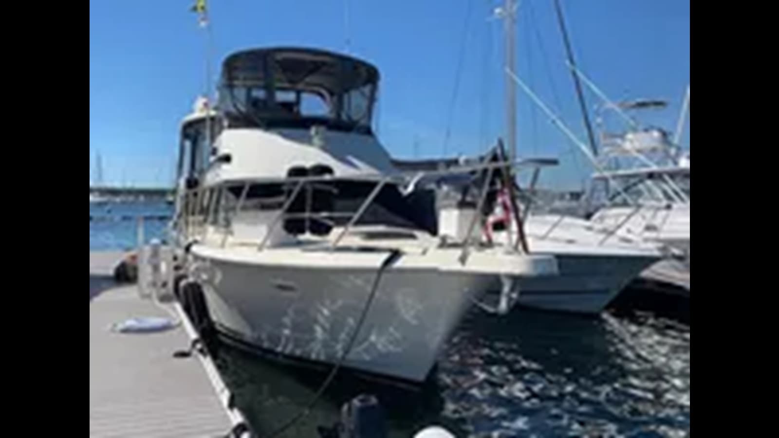1991 HATTERAS 40 MOTOR YACHT — 1991 · 39.99' · 2 Cabins · Pre-Owned