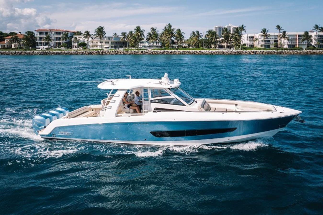 BOSTON WHALER 42 — 2017 · 41.99' · 1 Cabin · Pre-Owned