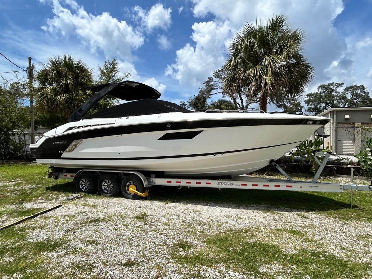 SWALLOW — 2017 · 32.97' · 1 Cabin · Pre-Owned