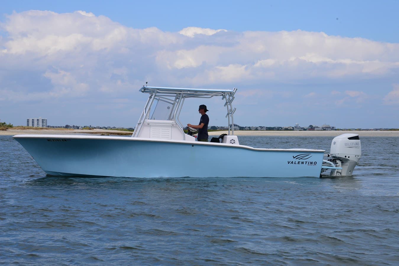 2022 VALENTINO 28 CENTER CONSOLE — 2022 · 27.99' · Pre-Owned