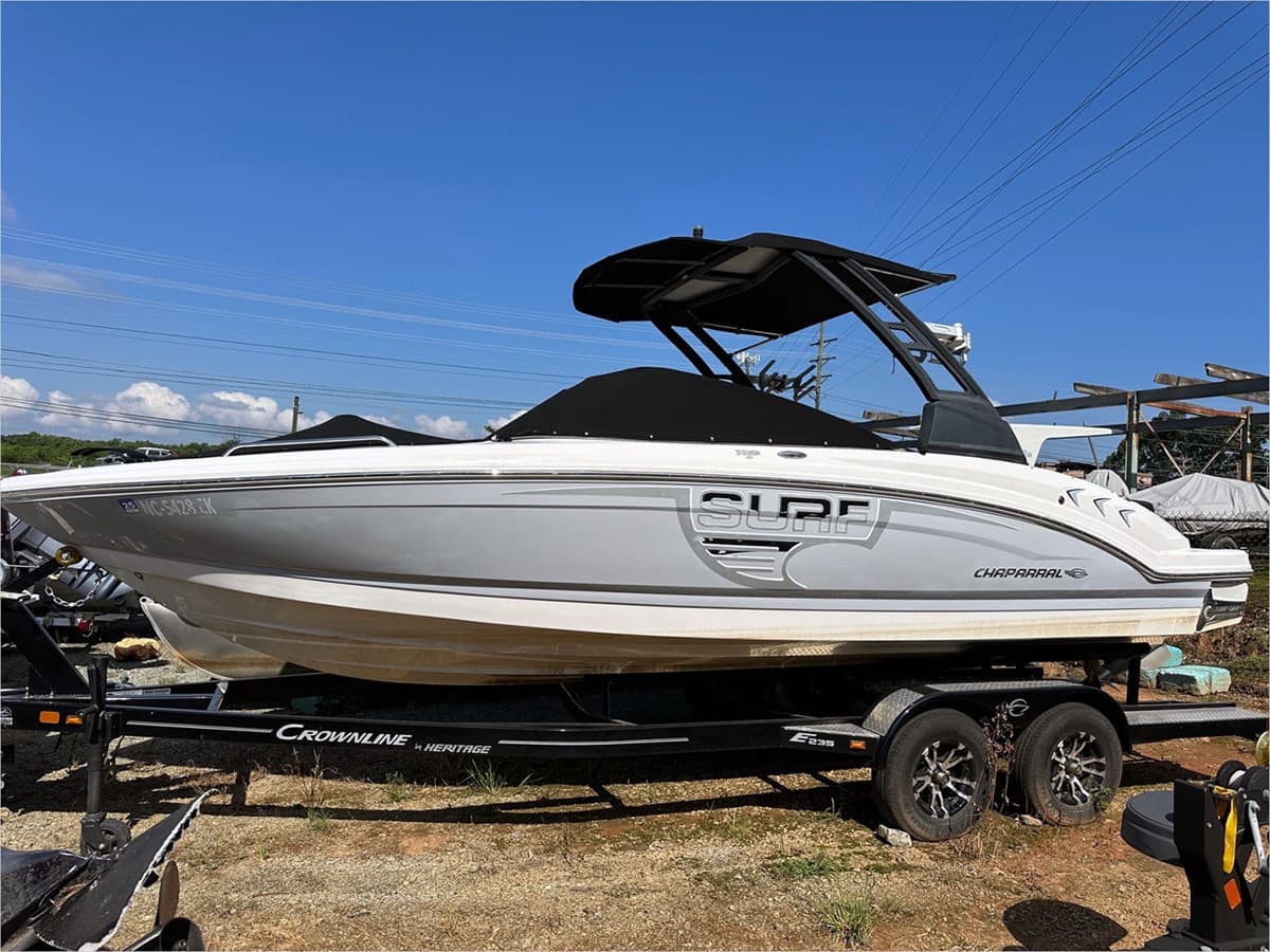 2019 CHAPARRAL 23 H2O SURF — 2019 · 23.06' · 1 Cabin · Pre-Owned