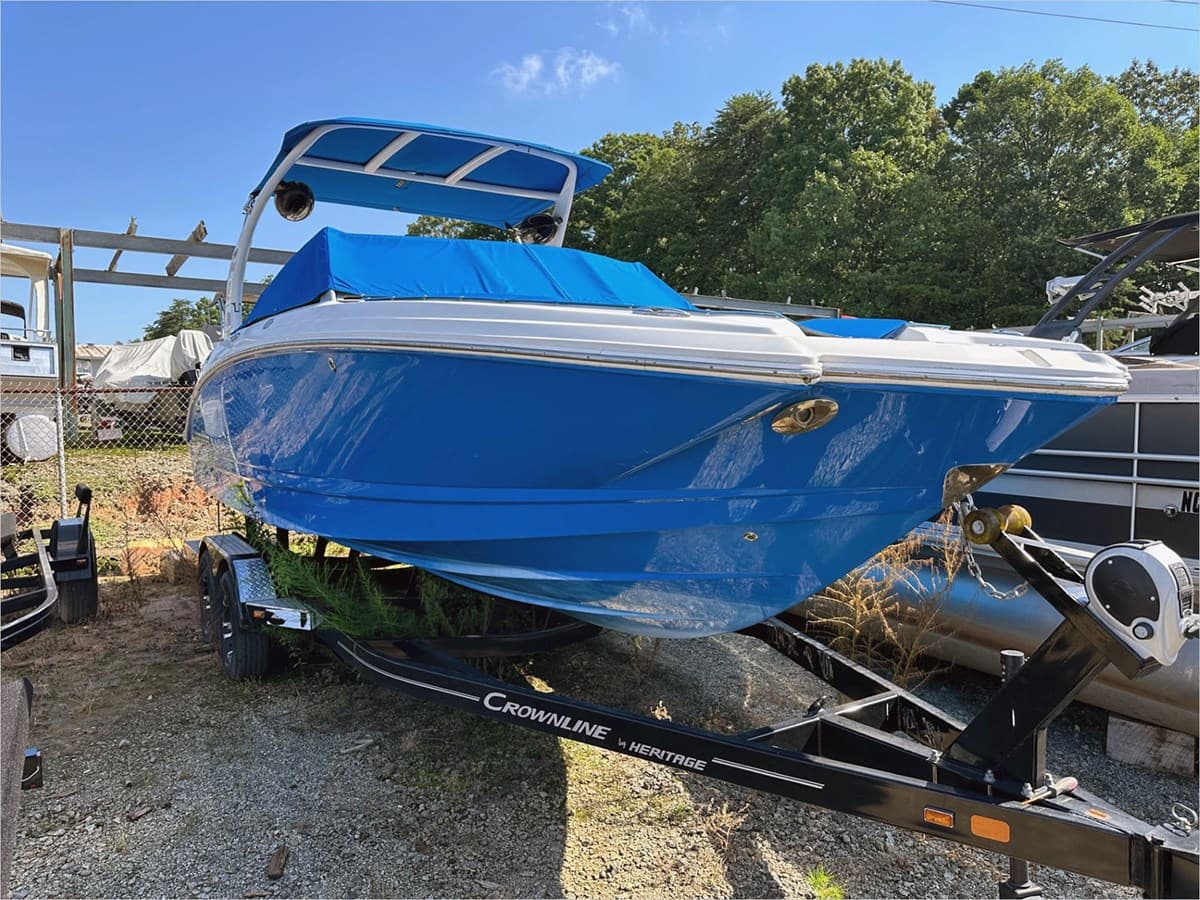 2017 CHAPARRAL SUNESTA SURF — 2017 · 24.08' · 1 Cabin · Pre-Owned