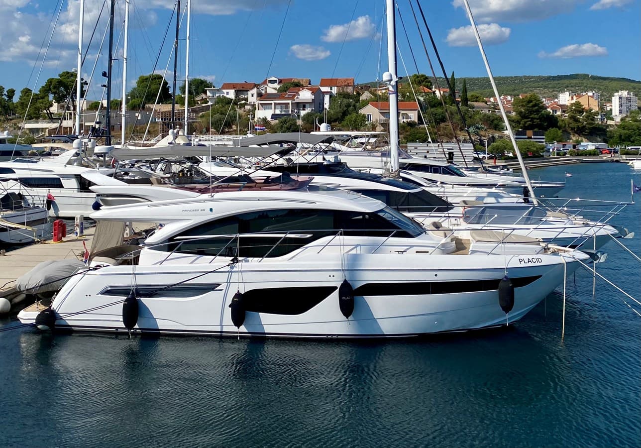 PLACID — 2019 · 57.74' · 3 Cabins · Pre-Owned