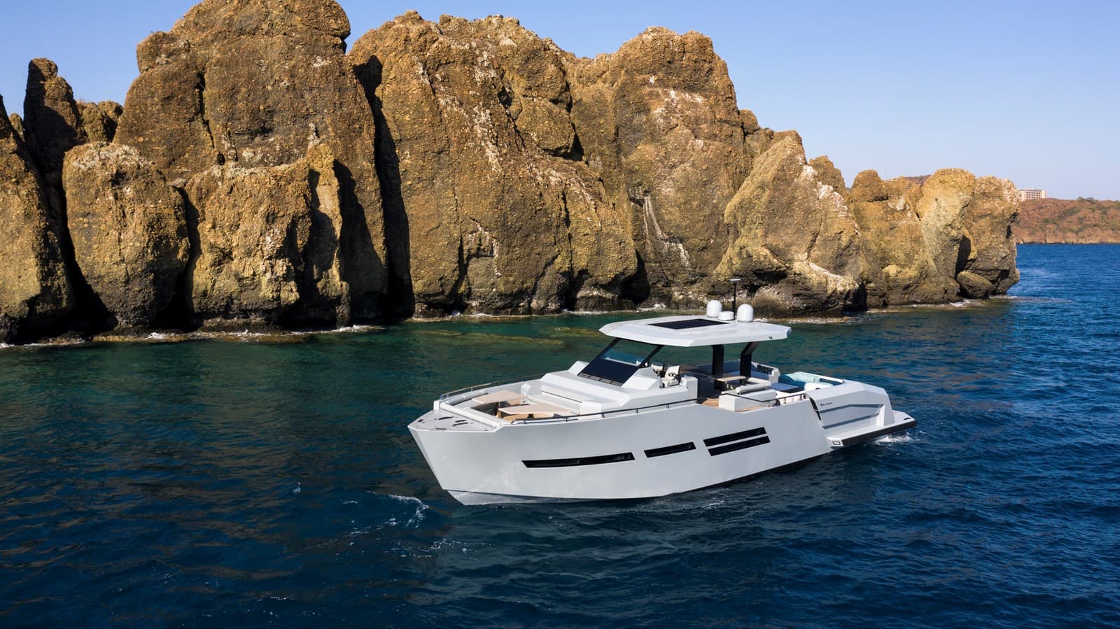 MAZU 62 — 2025 · 62.34' · 3 Cabins · Pre-Owned