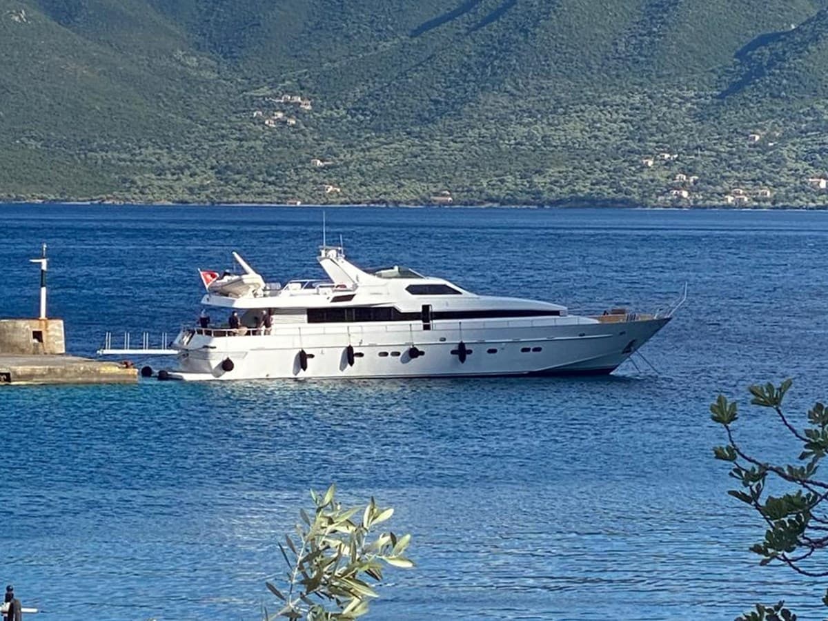 NIKI — 1988 · 80.05' · 4 Cabins · Pre-Owned