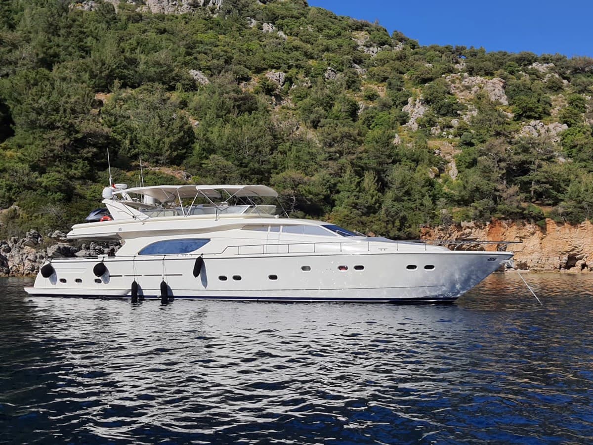 PUMABAY — 1999 · 80.54' · 4 Cabins · Pre-Owned