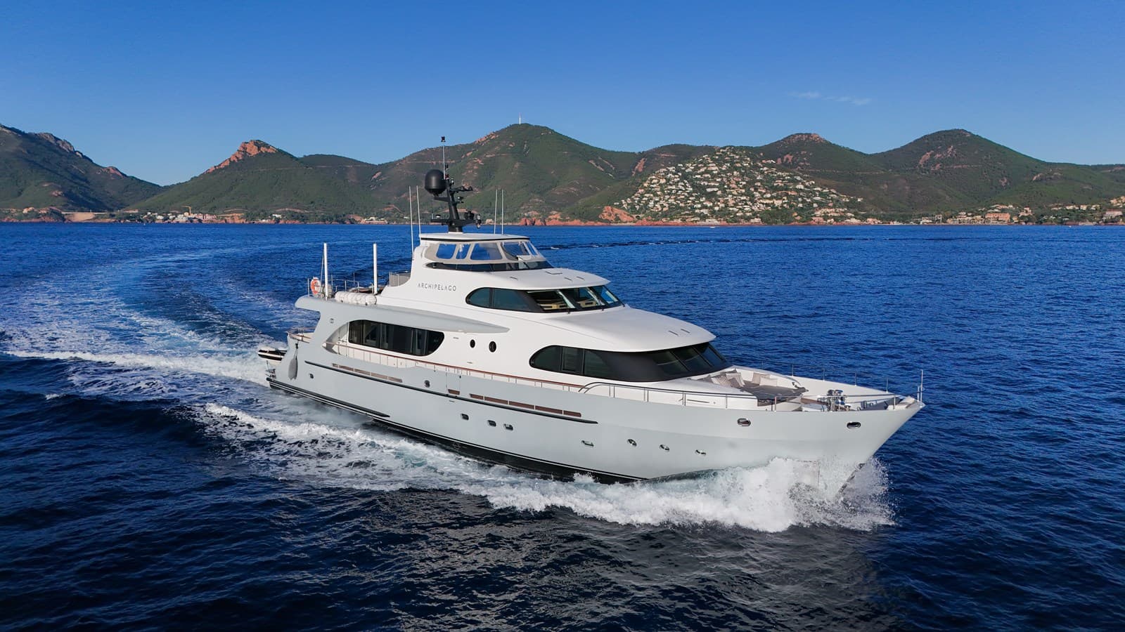 ARCHIPELAGO — 2005 · 101.05' · 5 Cabins · Pre-Owned