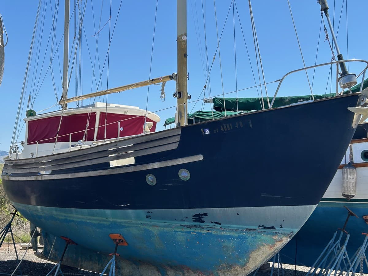 FAIRWAY — 1977 · 36.98' · 2 Cabins · Pre-Owned