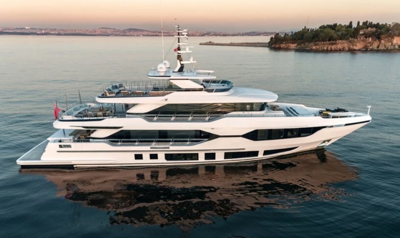 BEAUTE — 2020 · 123.06' · 5 Cabins · Pre-Owned
