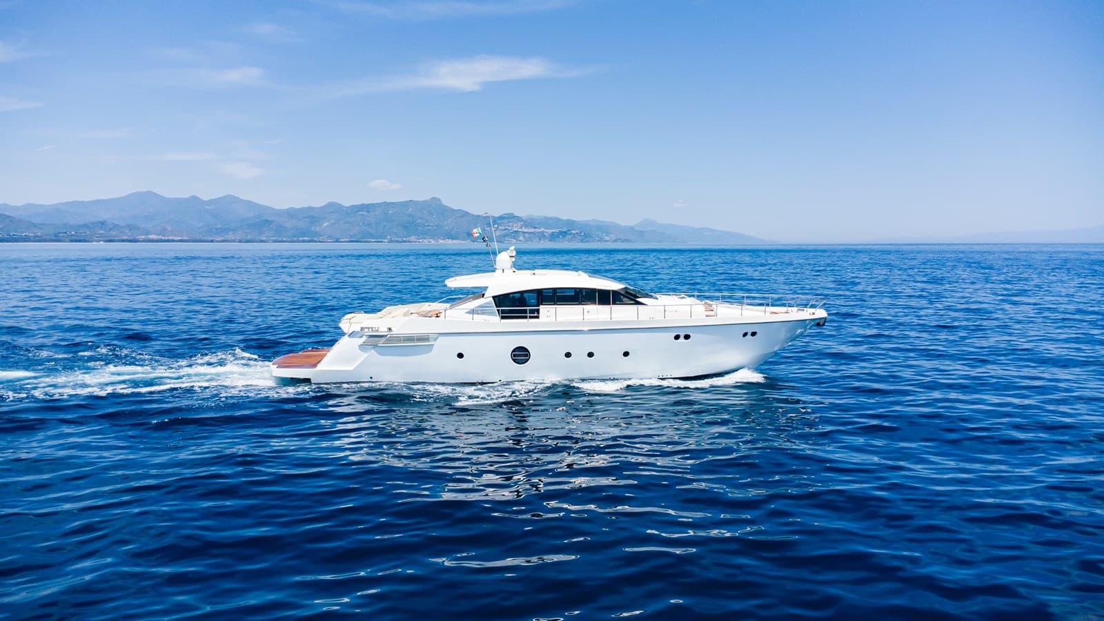 SOARIS — 2014 · 84.15' · 4 Cabins · Pre-Owned