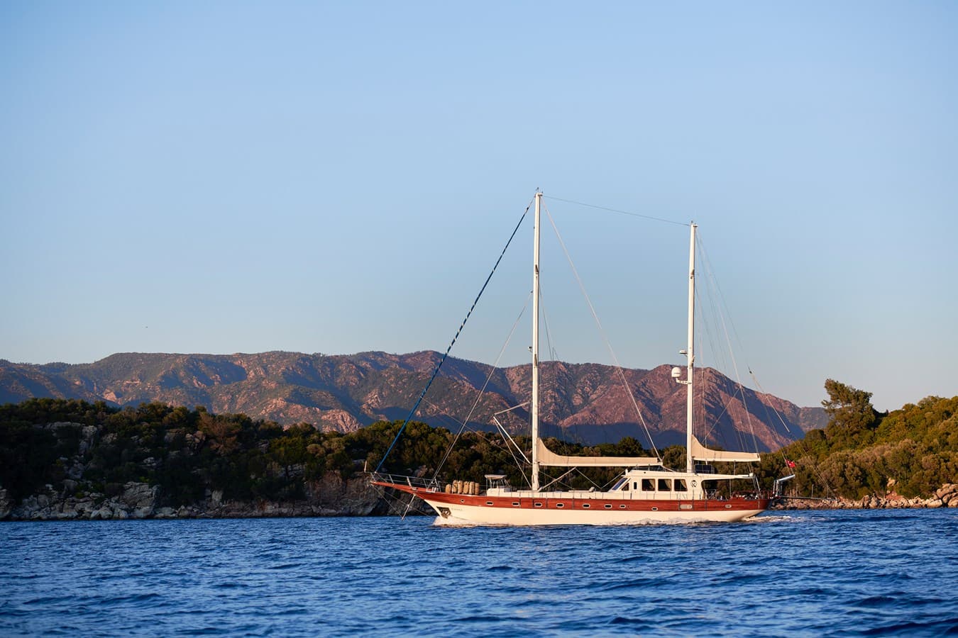 KAFTAN — 1998 · 88.58' · 4 Cabins · Pre-Owned
