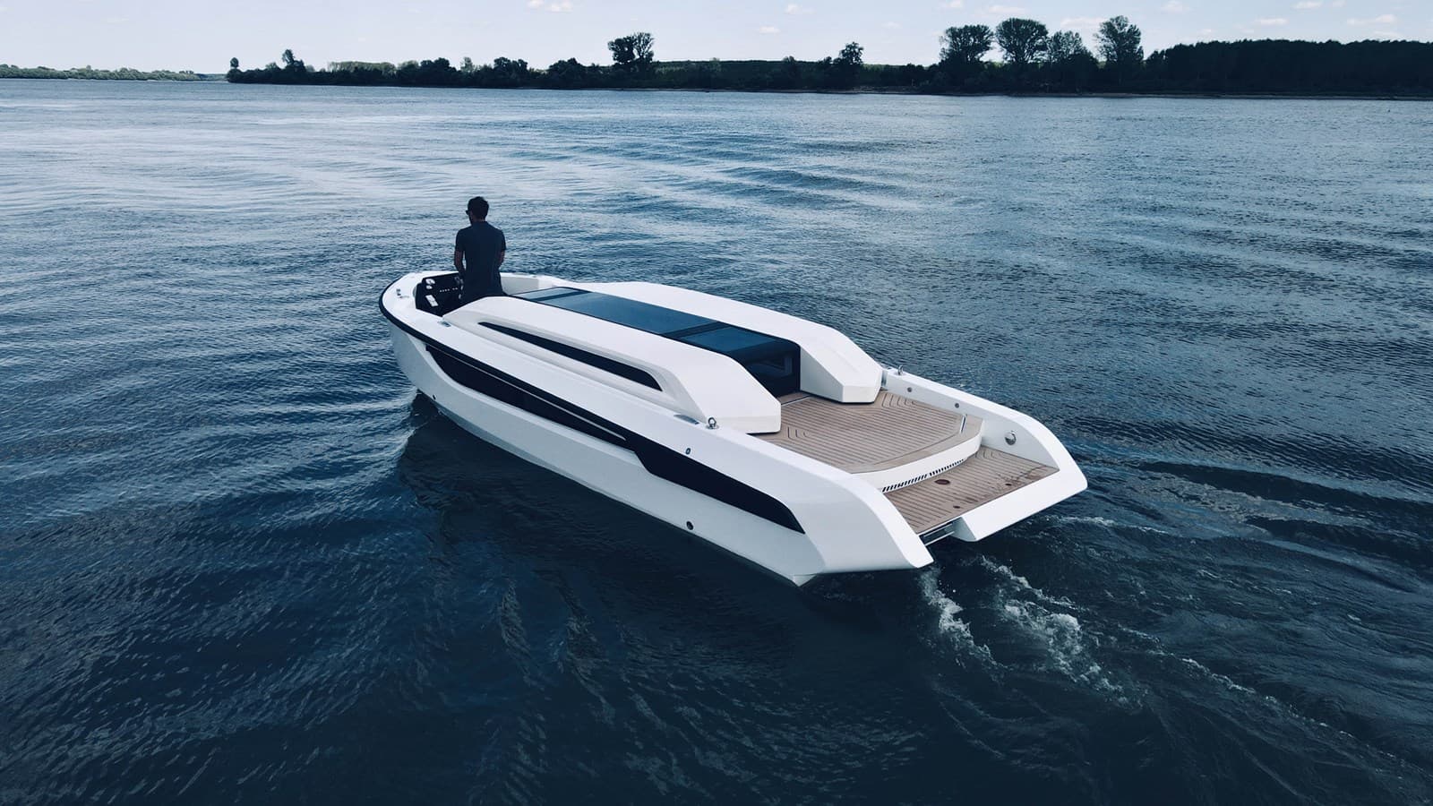 LT26 CARBON LIMOUSINE — 2025 · 24.61' · 1 Cabin · Pre-Owned