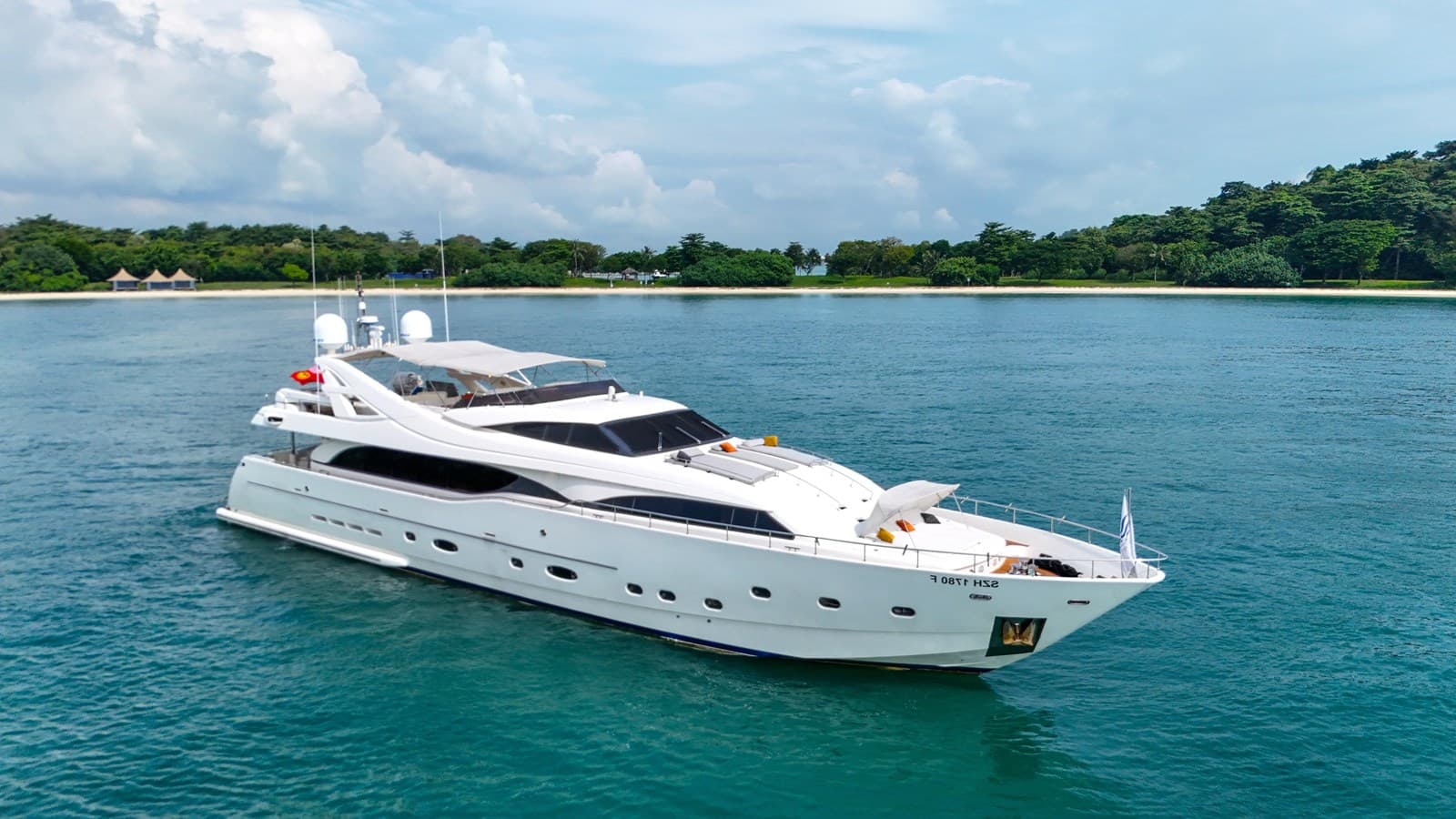 CUSTOM LINE 112 — 2005 · 111.98' · 5 Cabins · Pre-Owned