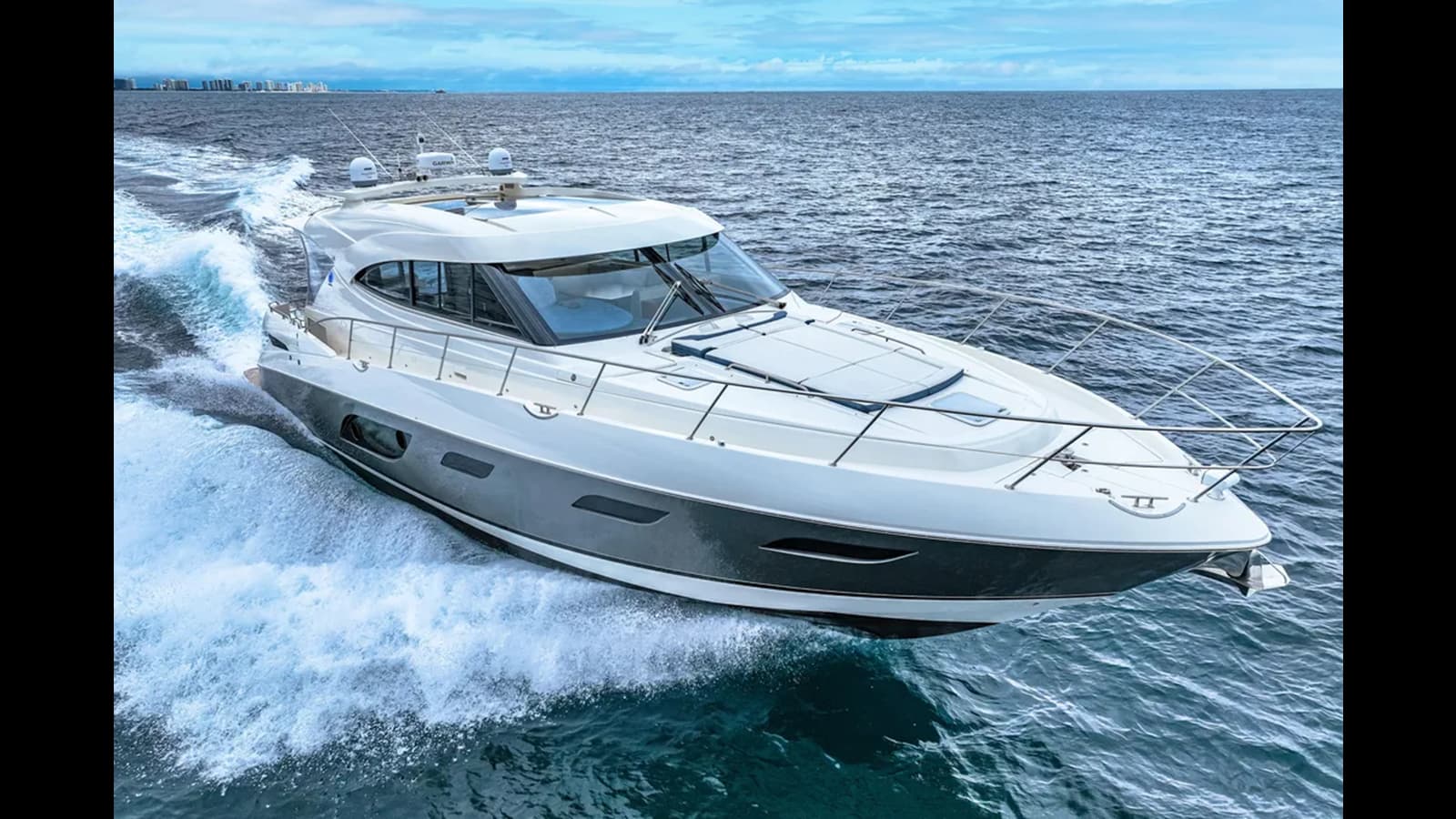 DASH — 2022 · 59.97' · 4 Cabins · Pre-Owned