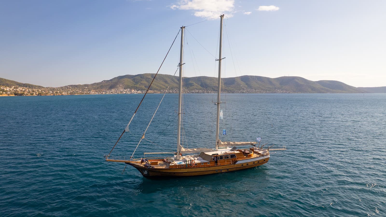ENTRE CIELOS — 2004 · 104.99' · 6 Cabins · Pre-Owned