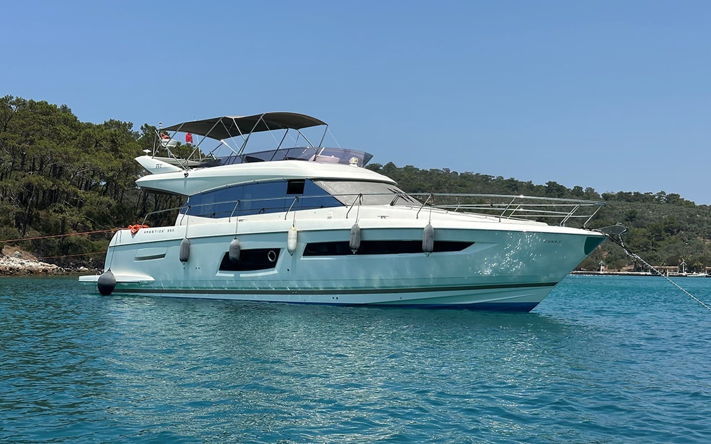 LNT — 2016 · 58.66' · 3 Cabins · Pre-Owned