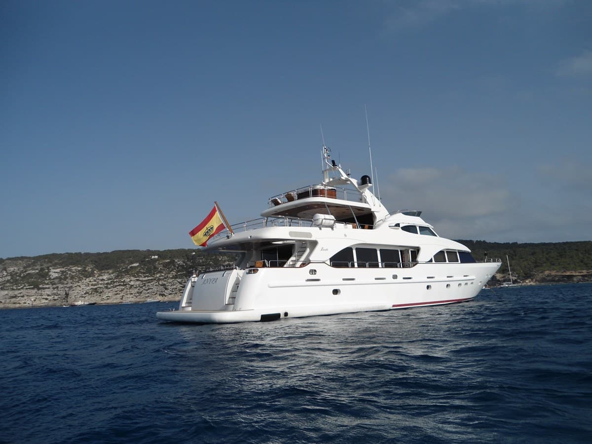 ANYPA — 2004 · 101.74' · 4 Cabins · Pre-Owned