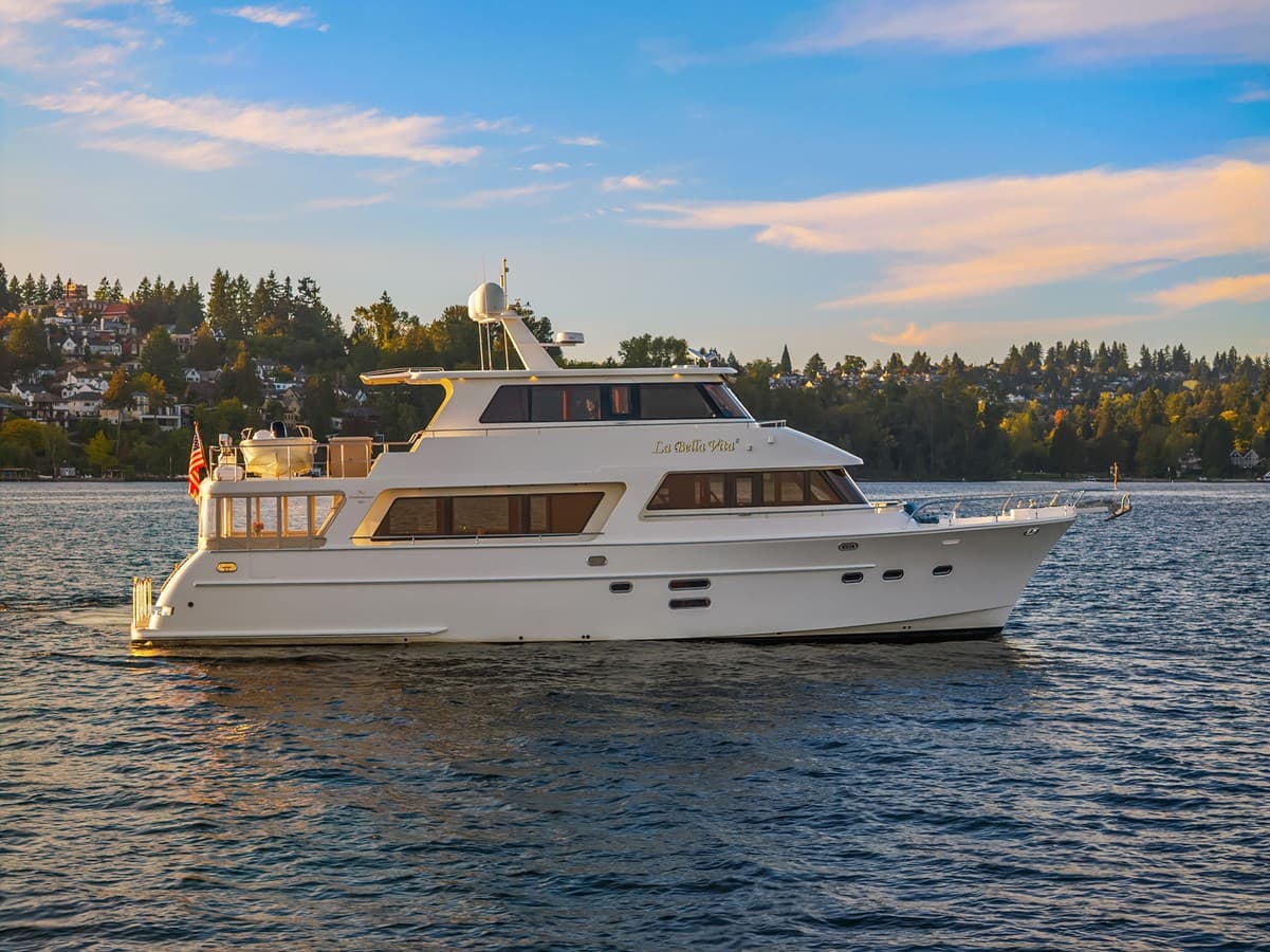 LA BELLA VITA II — 2014 · 71.98' · 4 Cabins · Pre-Owned