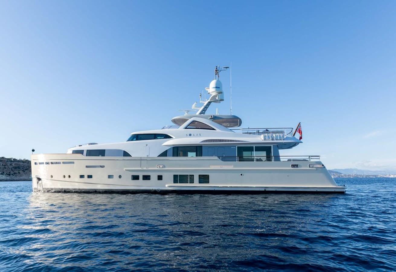 SOLIS — 2015 · 111.55' · 4 Cabins · Pre-Owned