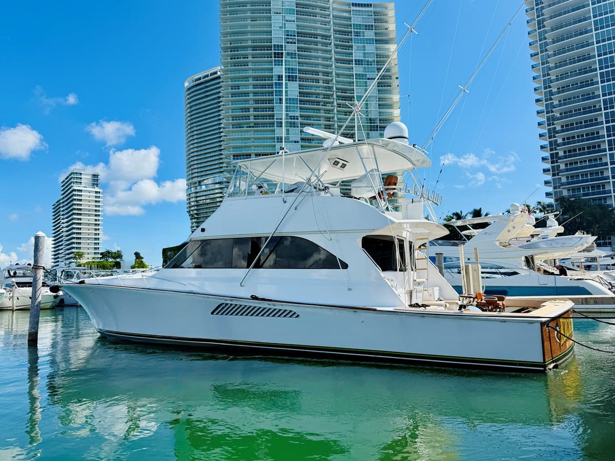 KICKBACK — 2004 · 64.99' · 4 Cabins · Pre-Owned