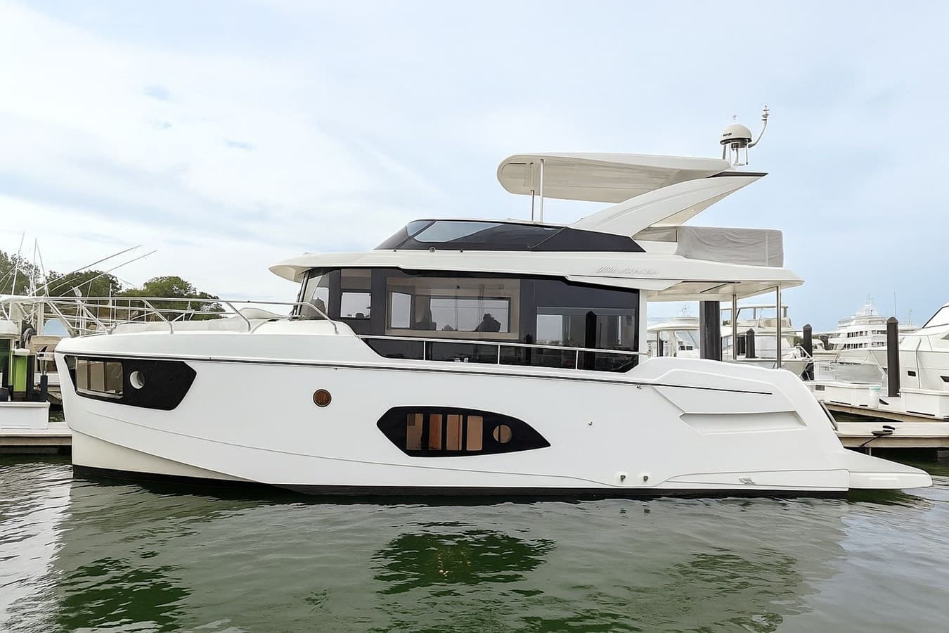 NAVETTA — 2019 · 49.57' · 3 Cabins · Pre-Owned