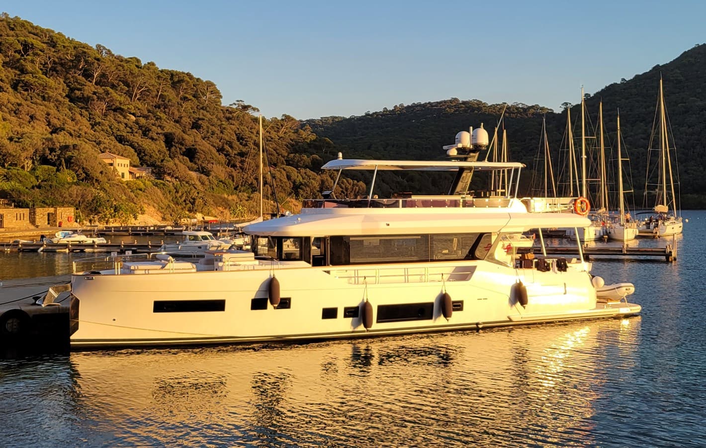 ARGA — 2023 · 70.21' · 4 Cabins · Pre-Owned