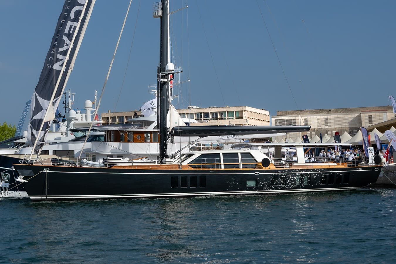AKALAM — 2011 · 104.99' · 3 Cabins · Pre-Owned