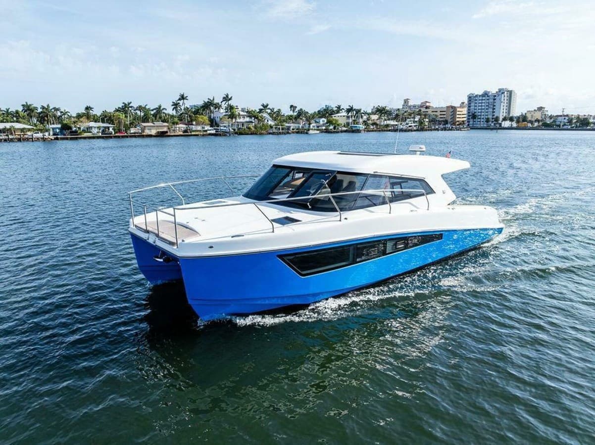 2025 MAKAI M37 — 2025 · 36.98' · 2 Cabins · Pre-Owned