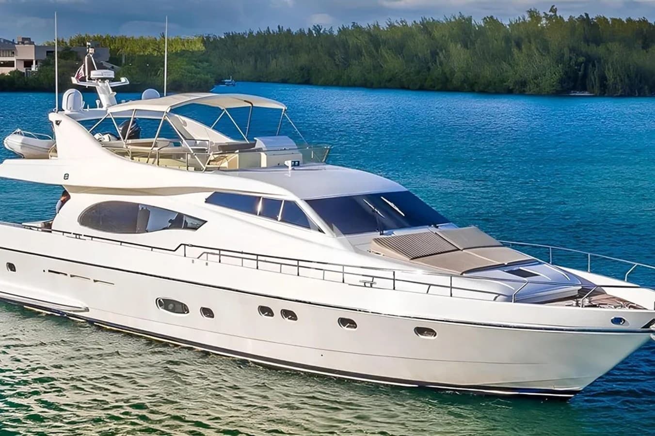 HINXXLVI02 — 2002 · 71.98' · 4 Cabins · Pre-Owned
