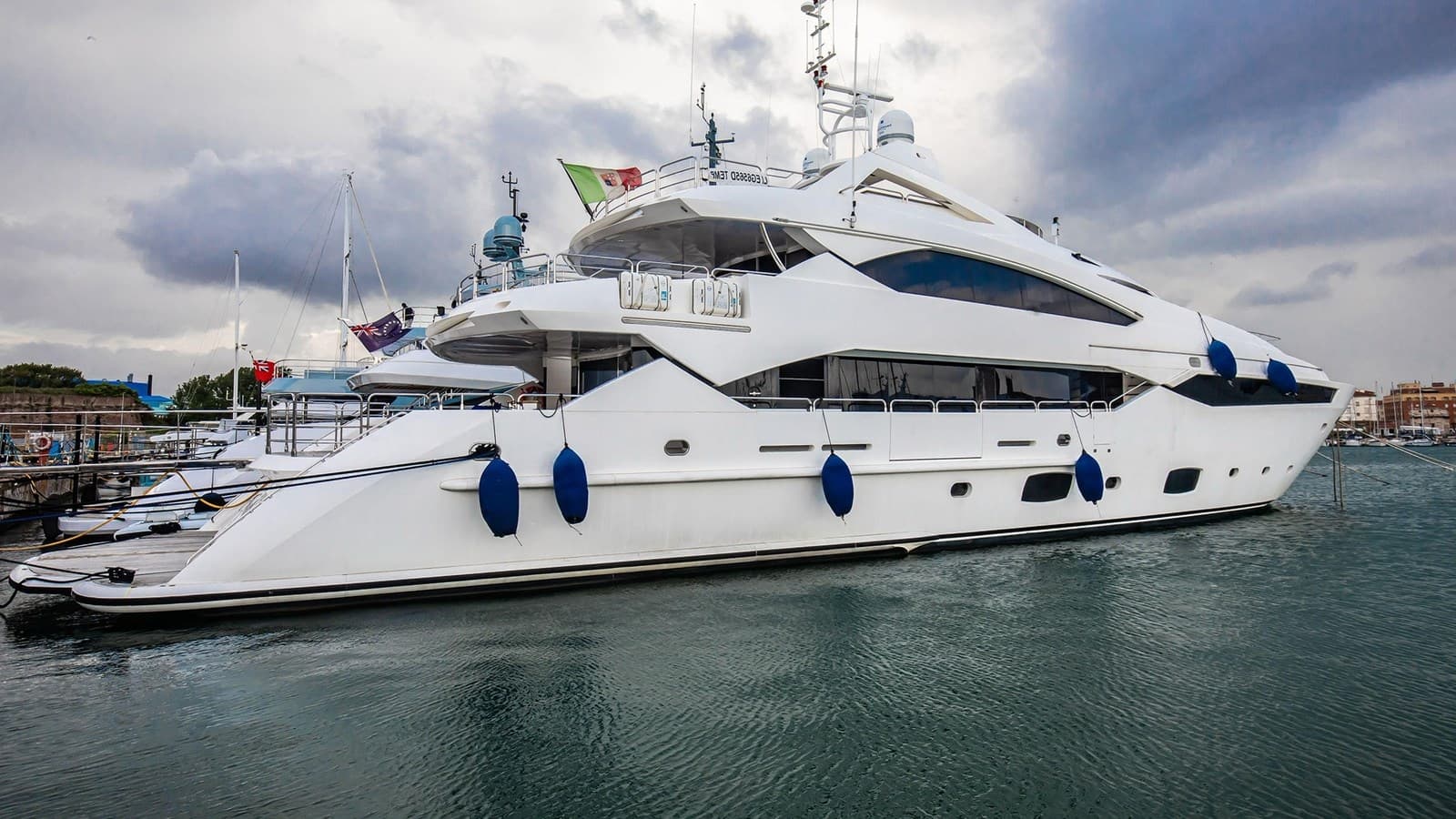 DESEO — 2014 · 131.4' · 5 Cabins · Pre-Owned