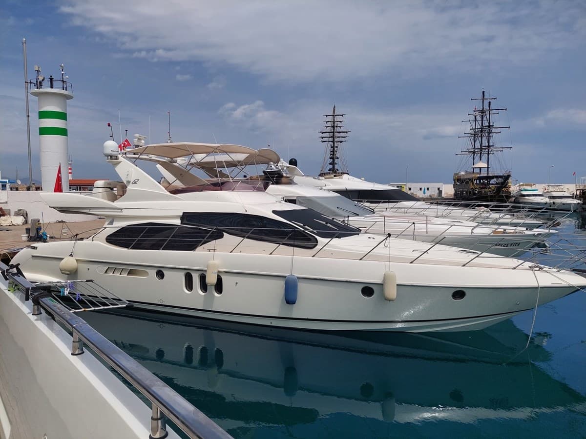 AZIMUT 62 FLY — 2002 · 62.01' · 3 Cabins · Pre-Owned