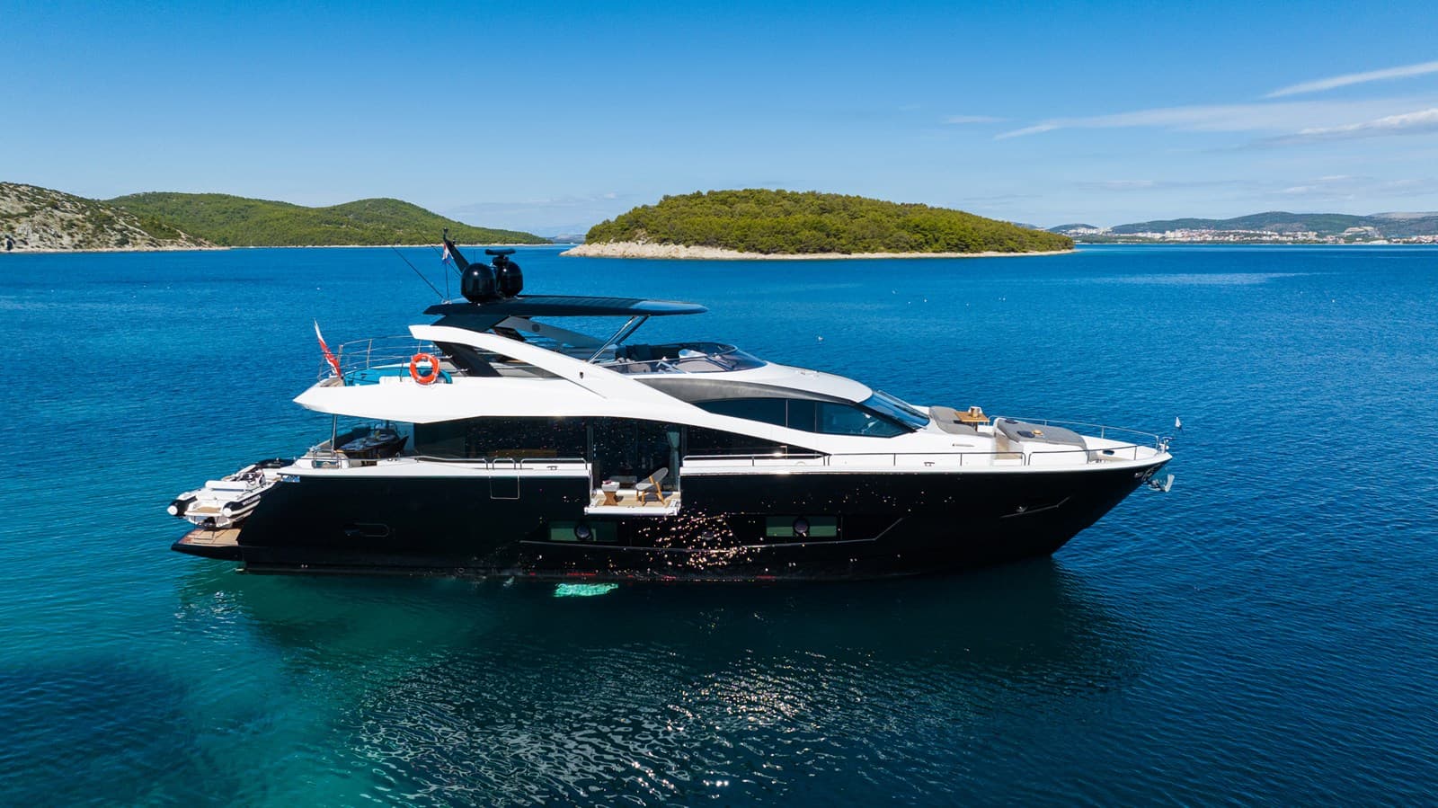 BLACK MAMBA — 2020 · 86.29' · 4 Cabins · Pre-Owned