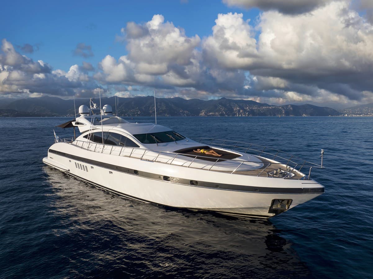 MANU — 2006 · 92.75' · 4 Cabins · Pre-Owned