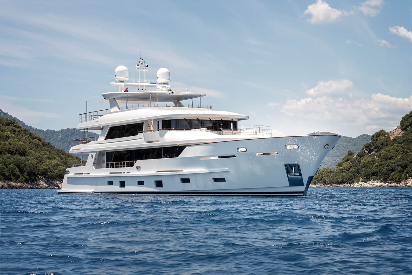 SUNRISE — 2019 · 141.08' · 5 Cabins · Pre-Owned